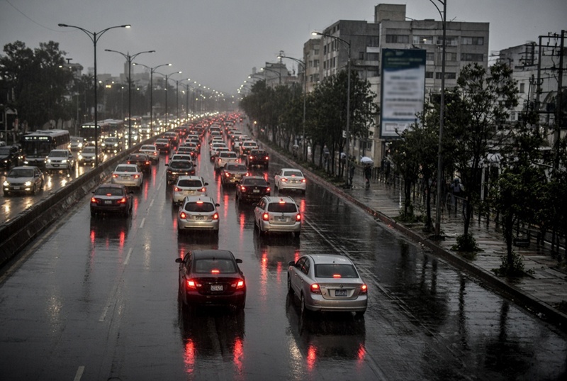 Caos vial en CDMX este 18 de septiembre por marchas y lluvias