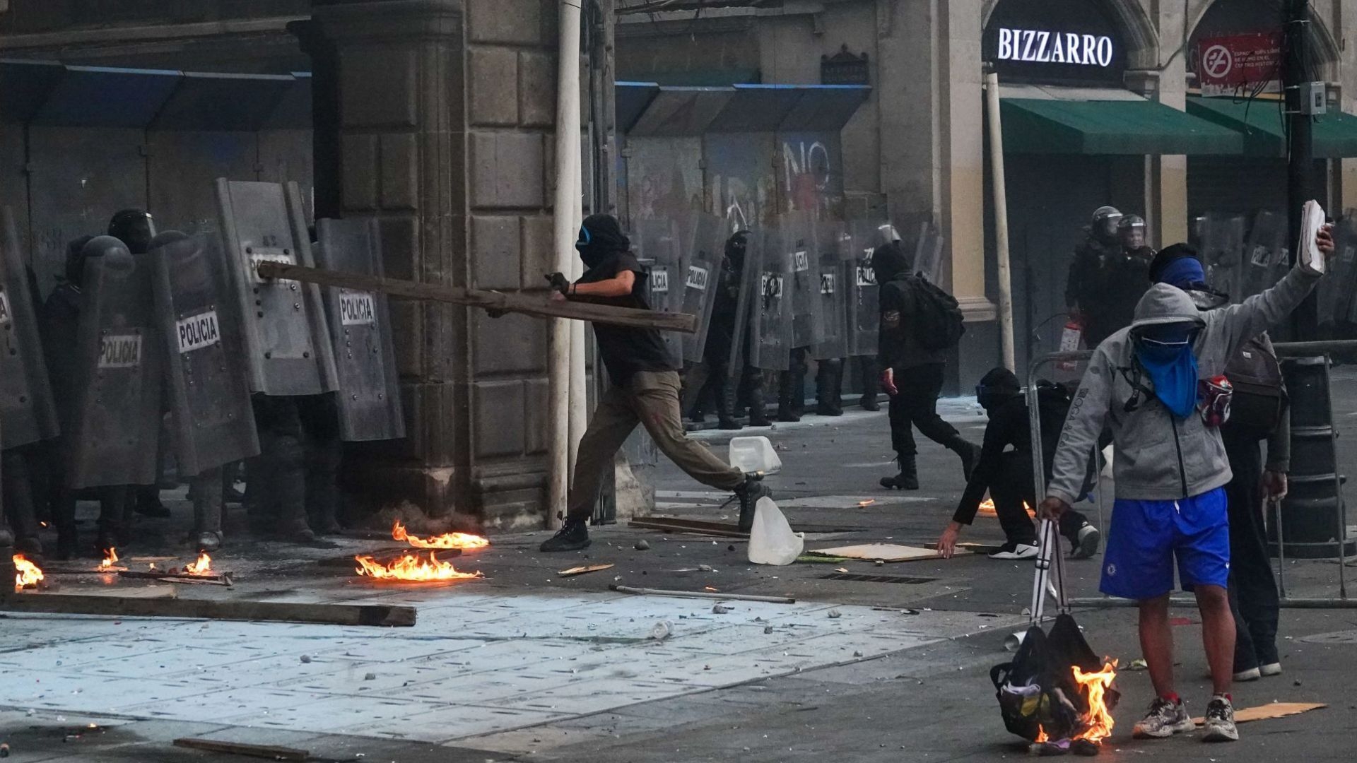 2 de octubre en CDMX: denuncian golpes, encapsulamientos y despojo durante la marcha
