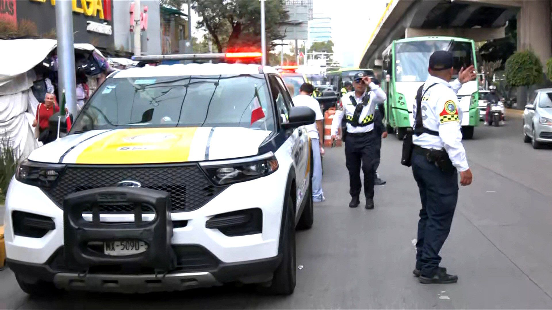 Intentaban evitar una infracción y terminaron detenidos por agredir a policías en Tlalpan