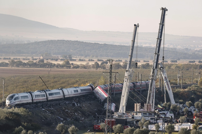 México denuncia desaparición de connacional tras choque de trenes en España