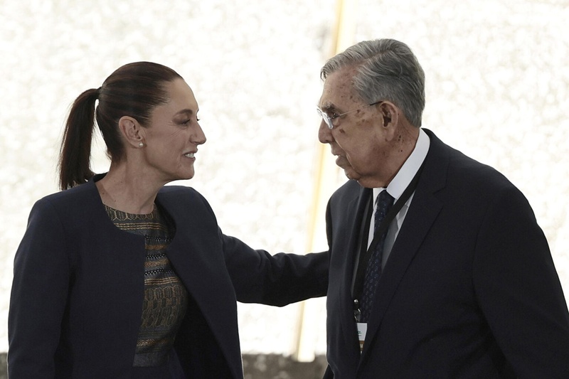 Sheinbaum homenajea a Cuauhtémoc Cárdenas en la mañanera
