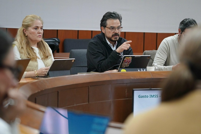 IMSS aprueba aumento global de 8% para sus trabajadores