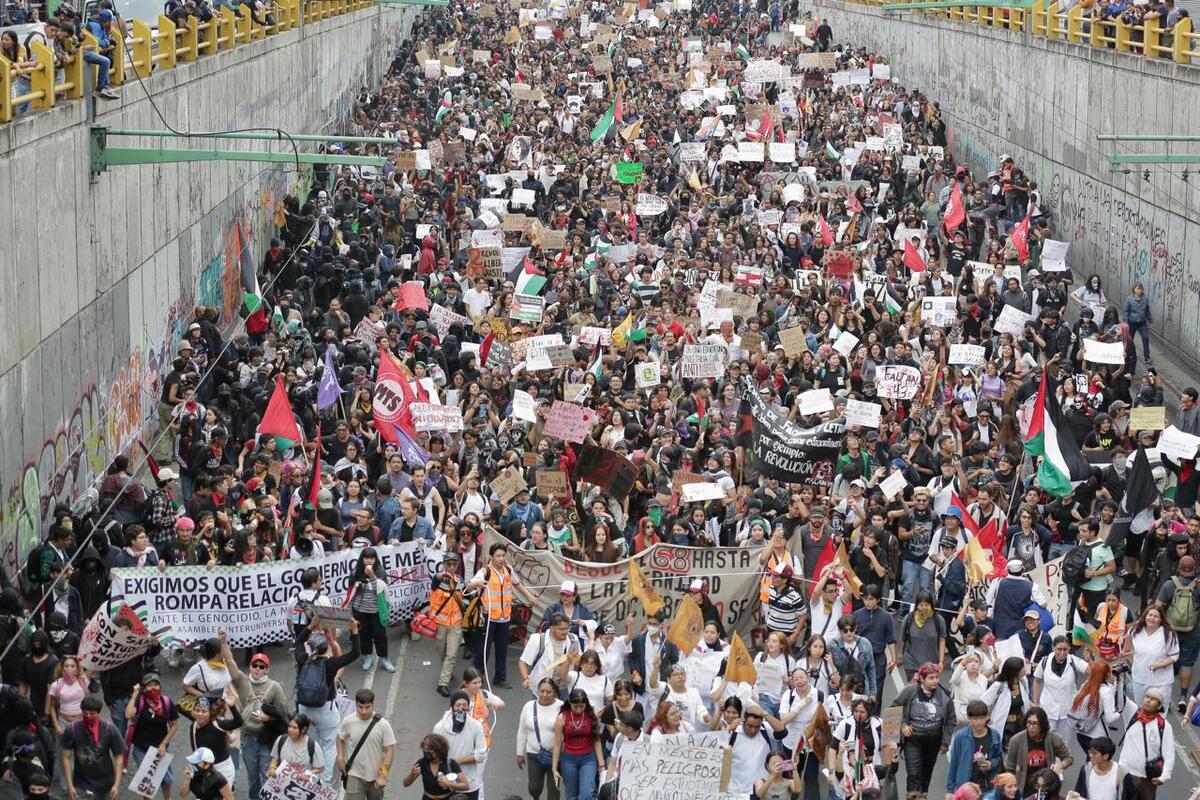 Marcha del 2 de Octubre concluye en CDMX con 8 mil asistentes y daños en espacios públicos