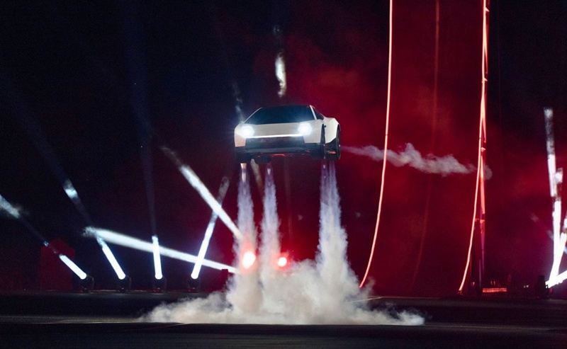 Tesla presenta Roadster, un auto deportivo capaz de volar